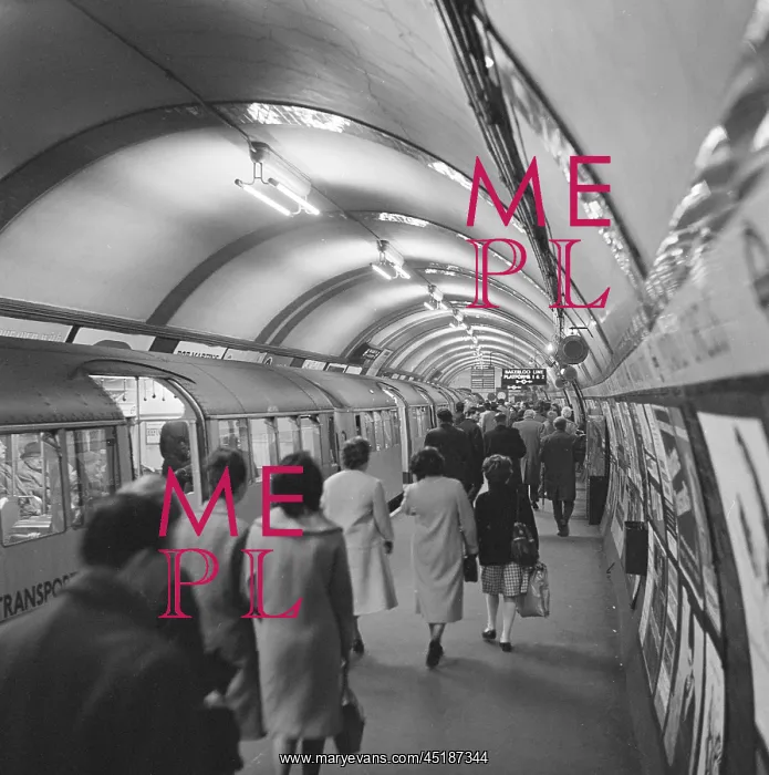 : Piccadilly Circus Underground Station : Piccadilly Circus Underground Station