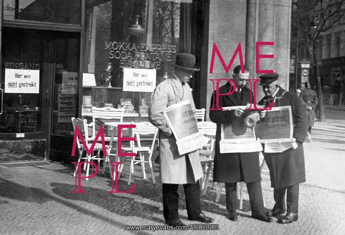  : Pickets in front of the Berlin Cafe Express, 1929