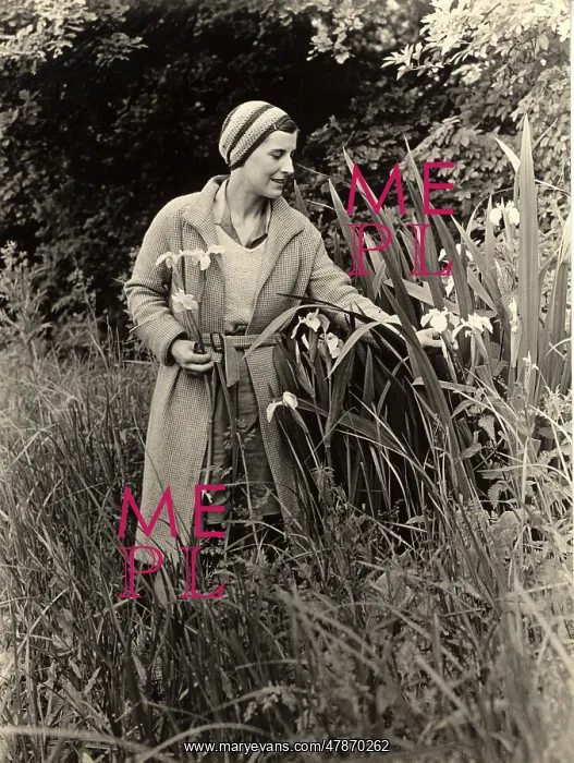 : Picking flowers in the 1930s : Picking flowers in the 1930s