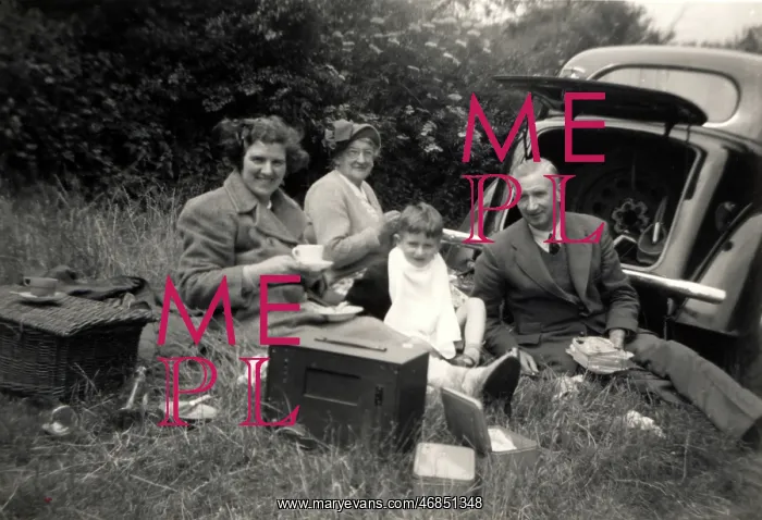 : Picnic out of the boot of a Morris 8 E-series : Picnic out of the boot of a Morris 8 E-series