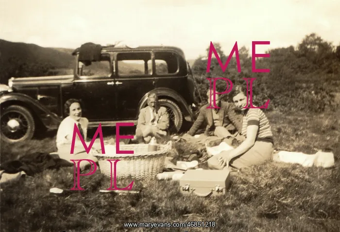 : Picnic and Hillman Minx : Picnic and Hillman Minx