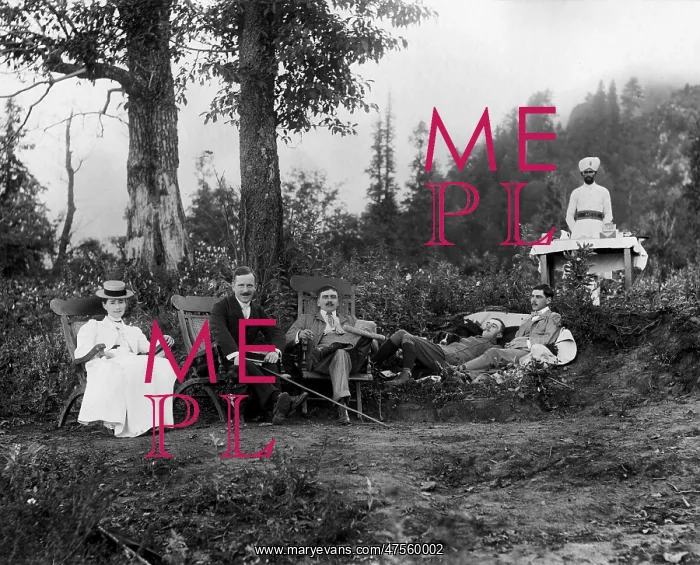 : Picnic with servant, India : Picnic with servant, India