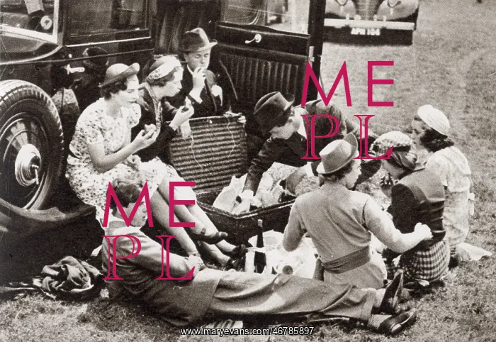: Picnicking at Goodwood, 1938 : Picnicking at Goodwood, 1938