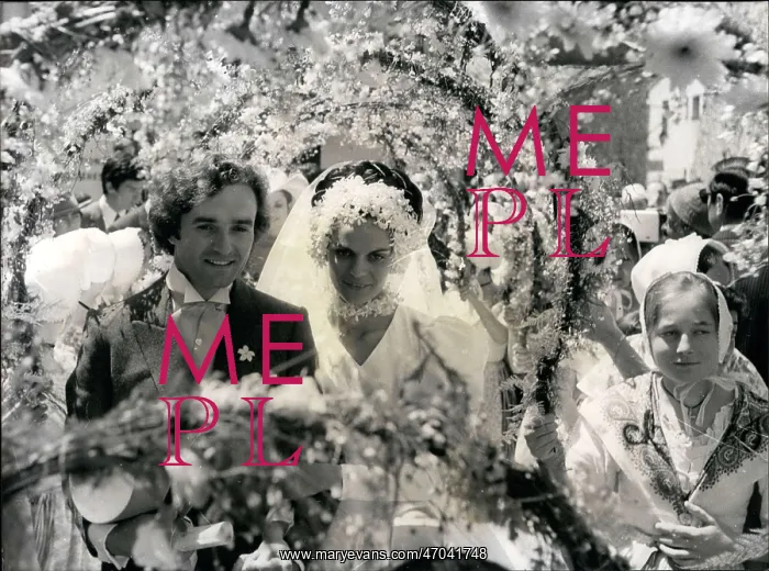 : Here is a picture of Michel Raimon and Evelyne : Here is a picture of Michel Raimon and Evelyne