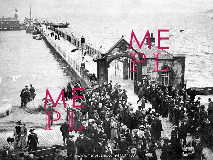  : The Pier, Helensburgh early 1900's