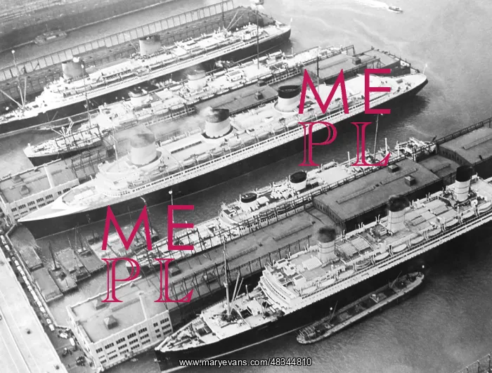 : Piers in New York, 1937 : Piers in New York, 1937