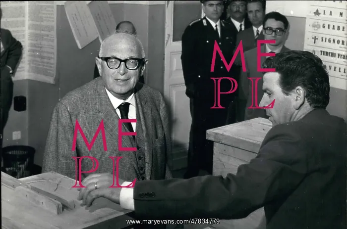 : Pietro Nenni of PSI voting in elections in Rome : Pietro Nenni of PSI voting in elections in Rome