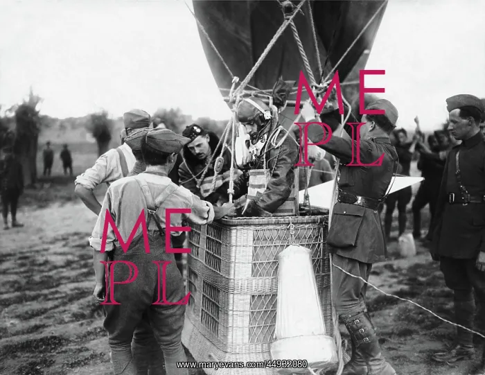 : Pilot and Observer in the Basket of an Allied Observatio? : Pilot and Observer in the Basket of an Allied Observatio?