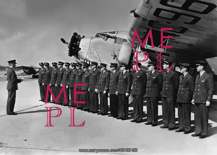 : Pilots at the airport of Glendale : Pilots at the airport of Glendale