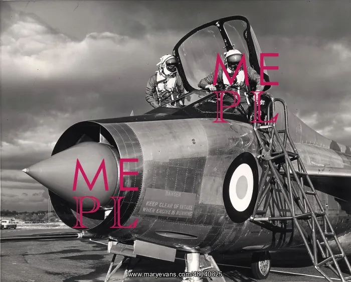 : Pilots entering English Electric Lightning : Pilots entering English Electric Lightning