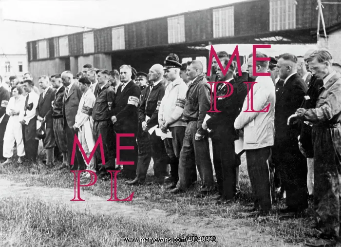 : Pilots listening to a speech during a liberation : Pilots listening to a speech during a liberation