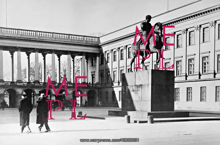 : The Pilsudski Square in Warsaw, 1936 : The Pilsudski Square in Warsaw, 1936