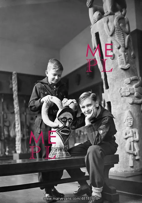 : Pimpfe when visiting the Ethnological Museum, 1937 : Pimpfe when visiting the Ethnological Museum, 1937