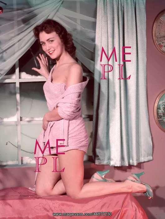: PIN-UP IN BATHROBE 1 / 5 : PIN-UP IN BATHROBE 1 / 5