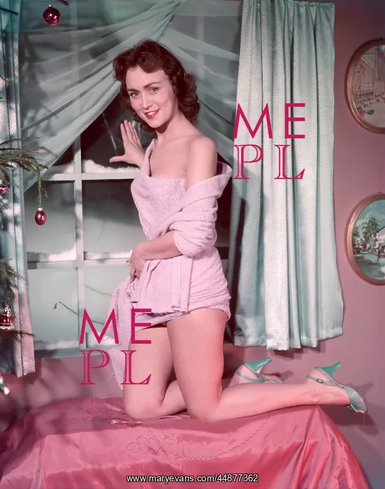 : PIN-UP IN BATHROBE 2 / 5 : PIN-UP IN BATHROBE 2 / 5