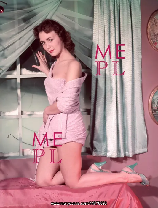 : PIN-UP IN BATHROBE 4 / 5 : PIN-UP IN BATHROBE 4 / 5