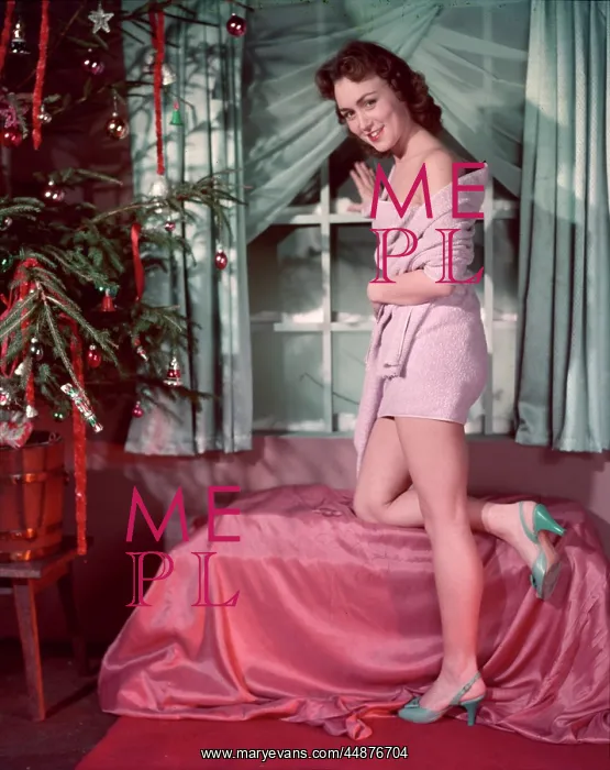 : PIN-UP IN BATHROBE 5 / 5 : PIN-UP IN BATHROBE 5 / 5