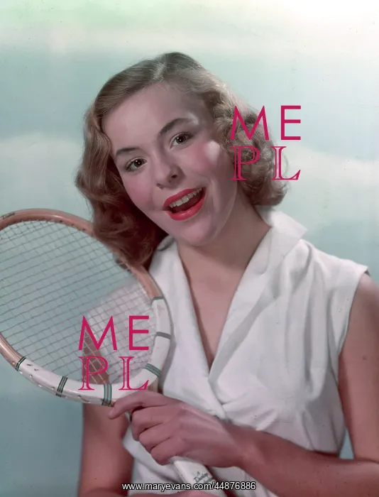 : PIN-UP WITH RACQUET : PIN-UP WITH RACQUET