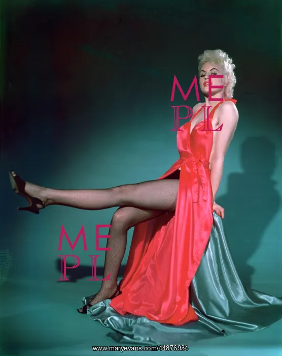 : PIN-UP IN RED SATIN : PIN-UP IN RED SATIN