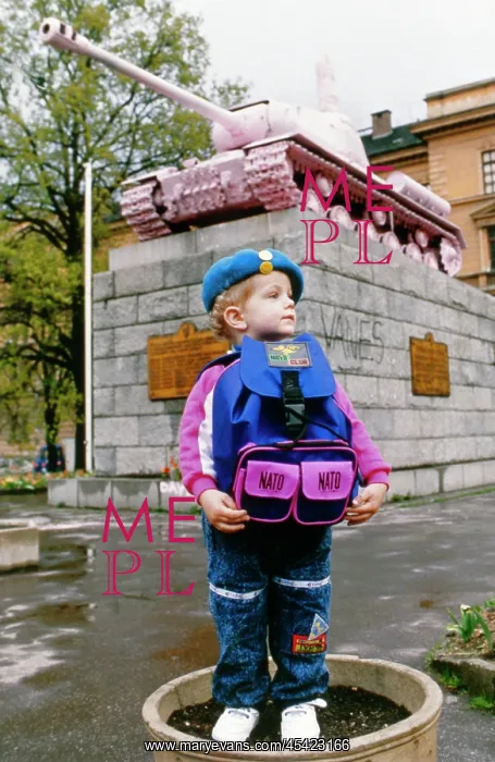 : Pink tank commemorating liberation of Prague : Pink tank commemorating liberation of Prague