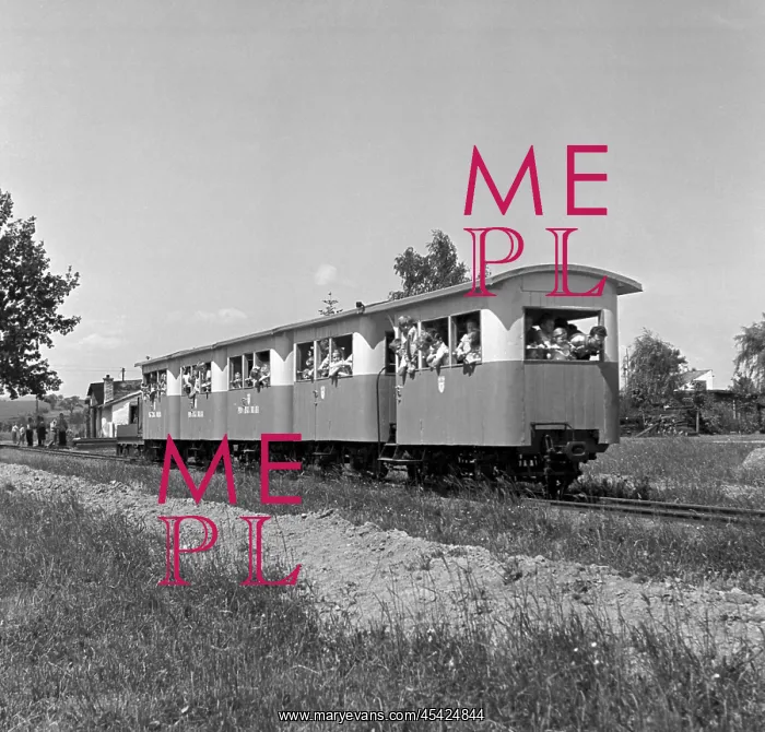 : Pioneer train - Communist youth : Pioneer train - Communist youth