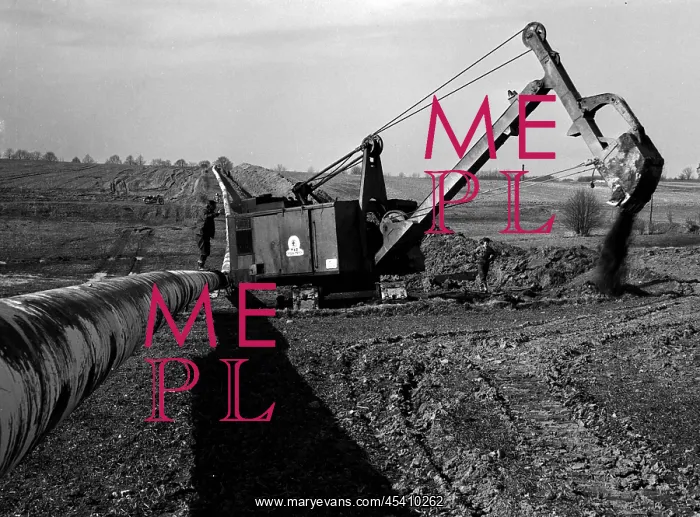 : Pipeline - construction - excavation - crude - oil : Pipeline - construction - excavation - crude - oil