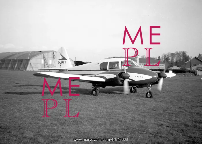 : Piper Apache G-APFV : Piper Apache G-APFV