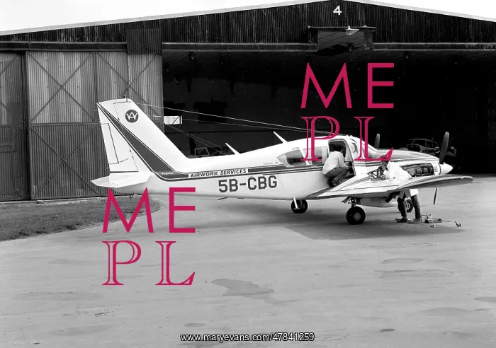 : Piper Aztec 5B-CBG : Piper Aztec 5B-CBG