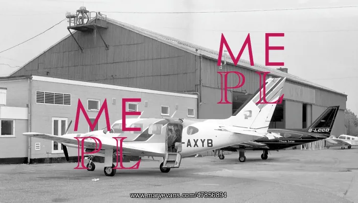 : Piper Navajo G-AXYB : Piper Navajo G-AXYB