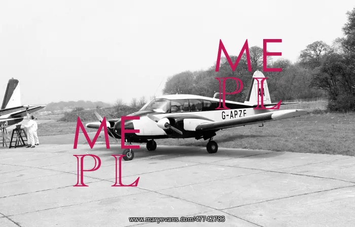 : Piper PA-23-160 Apache G-APZE : Piper PA-23-160 Apache G-APZE