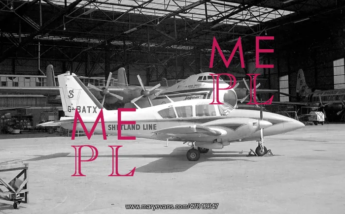 : Piper PA-23 Aztec E G-BATX : Piper PA-23 Aztec E G-BATX
