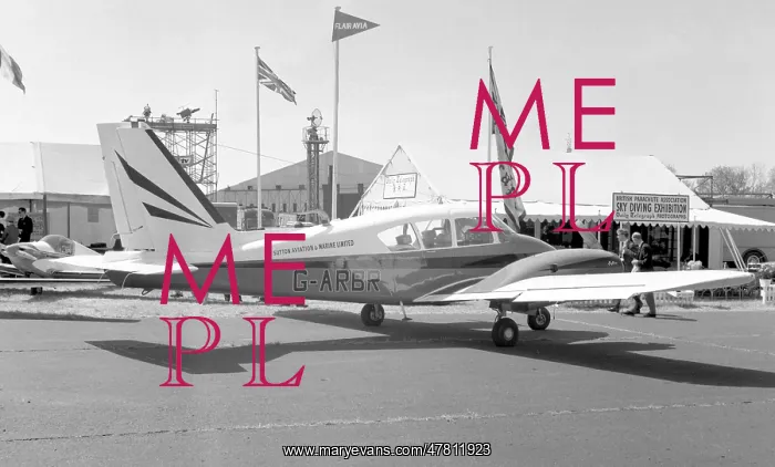 : Piper PA-23 Aztec G-ARBR : Piper PA-23 Aztec G-ARBR
