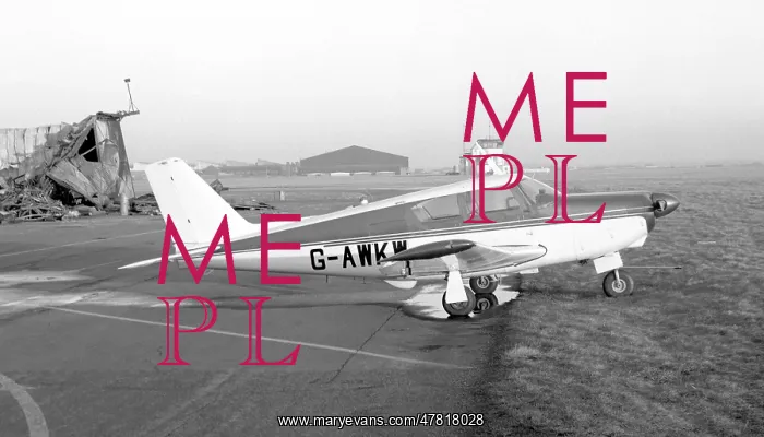 : Piper PA-24 Comanche G-AWKW : Piper PA-24 Comanche G-AWKW