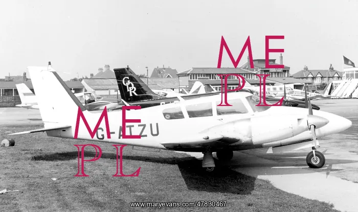 : Piper PA-30 Twin Comanche G-ATZU : Piper PA-30 Twin Comanche G-ATZU