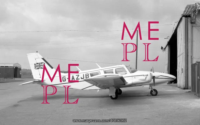 : Piper Seneca G-AZJB : Piper Seneca G-AZJB