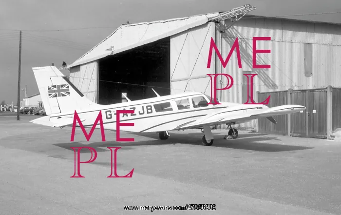 : Piper Seneca G-AZJB : Piper Seneca G-AZJB