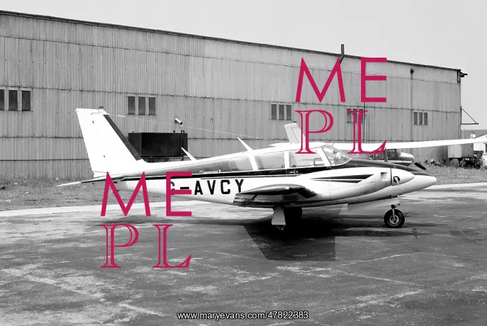 : Piper Twin Comanche G-AVCY : Piper Twin Comanche G-AVCY