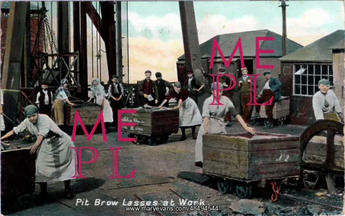 : Pit Brow Lasses at Work : Pit Brow Lasses at Work