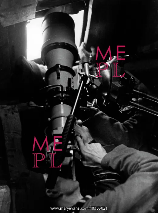 : PK man taking longshots on the Eastern Front, 1941 : PK man taking longshots on the Eastern Front, 1941