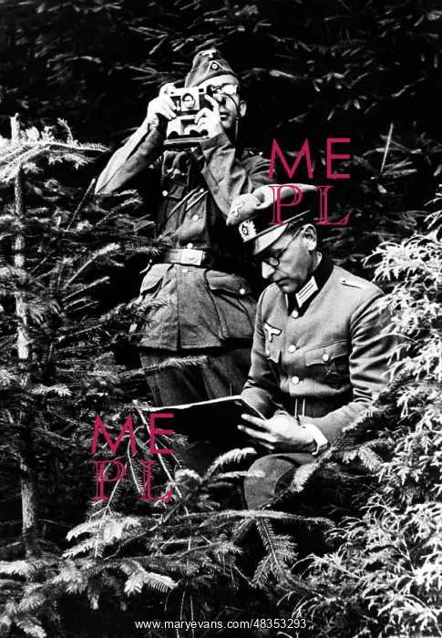 : Two PK war correspondents of the Luftwaffe : Two PK war correspondents of the Luftwaffe