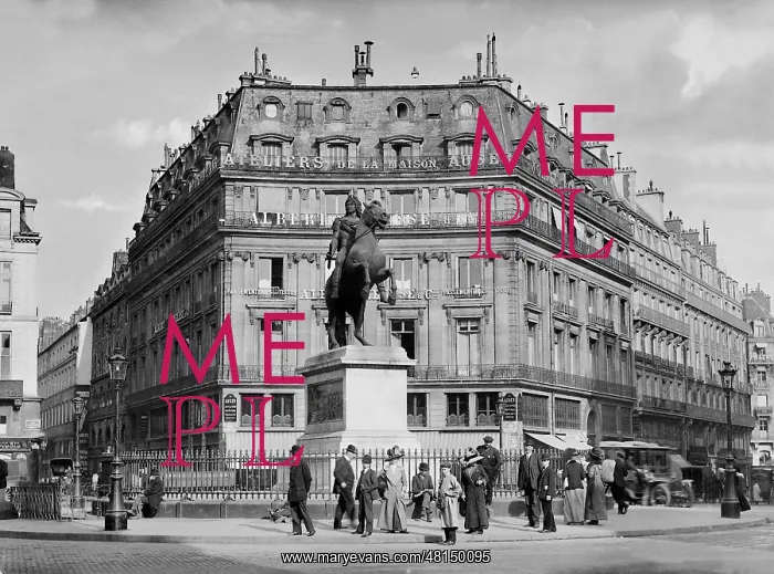 : Place des Victoires in Paris : Place des Victoires in Paris