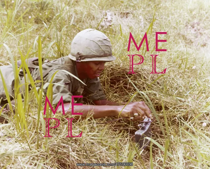 : PLANTING A MINE / VIETNAM : PLANTING A MINE / VIETNAM