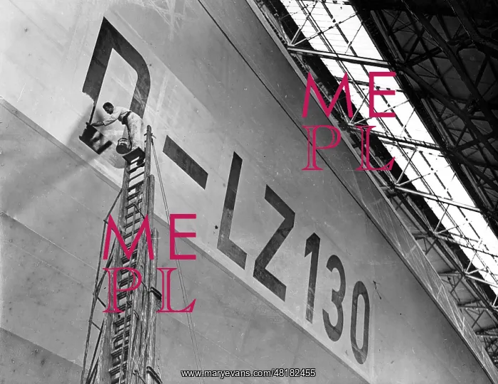 : Side plate of the airship Graf Zeppelin II : Side plate of the airship Graf Zeppelin II