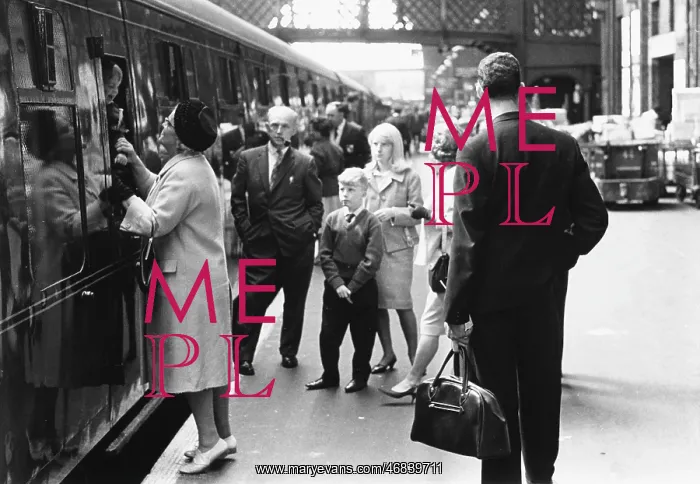  : Platform scene at King's Cross Station
