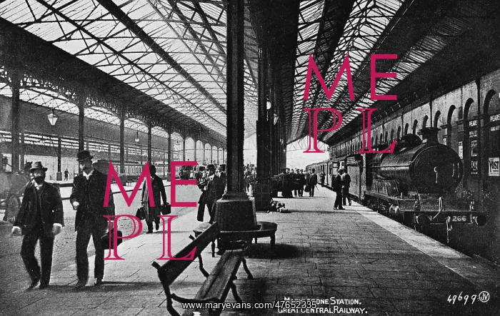 : Platform scene at Marylebone Station, London : Platform scene at Marylebone Station, London