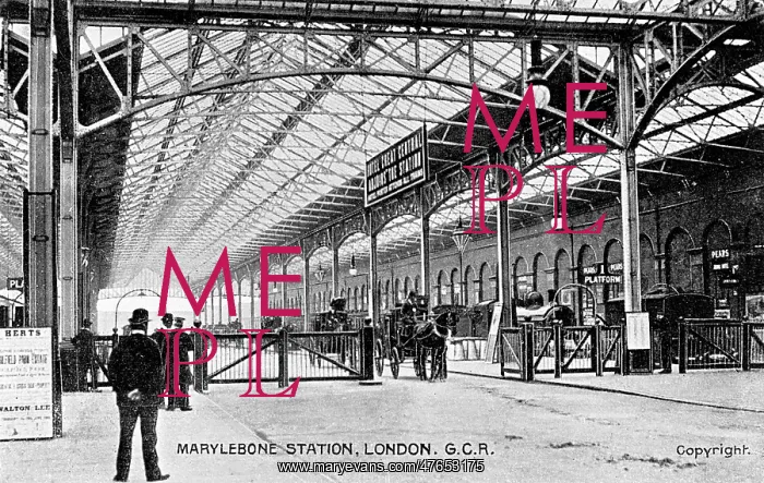 : Platform scene at Marylebone Station, London : Platform scene at Marylebone Station, London