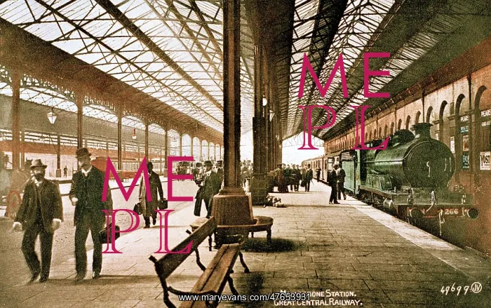 : Platform scene at Marylebone Station, London : Platform scene at Marylebone Station, London
