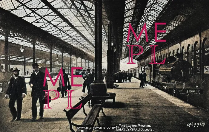 : Platform scene at Marylebone Station, London : Platform scene at Marylebone Station, London
