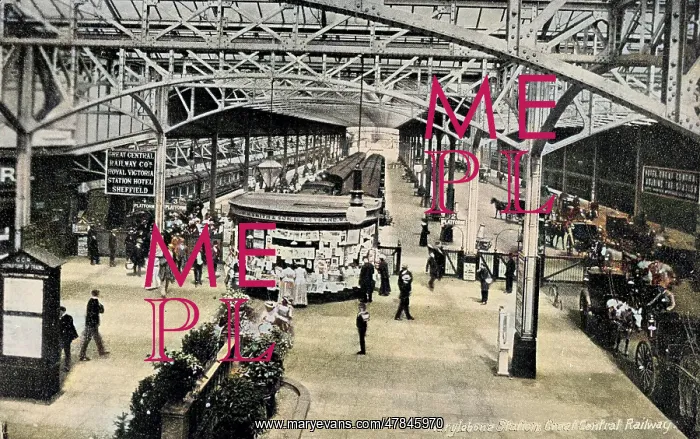 : Platform scene at Marylebone Station, London : Platform scene at Marylebone Station, London