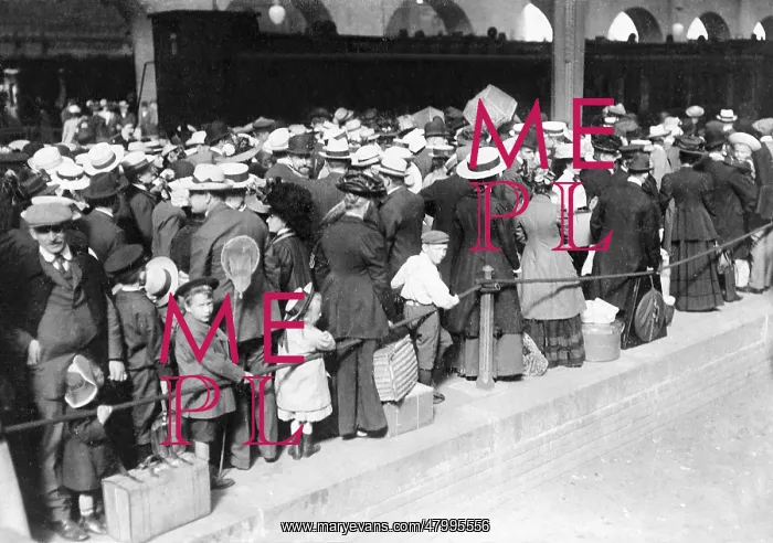 : On the platforms of the Stettiner railway station : On the platforms of the Stettiner railway station